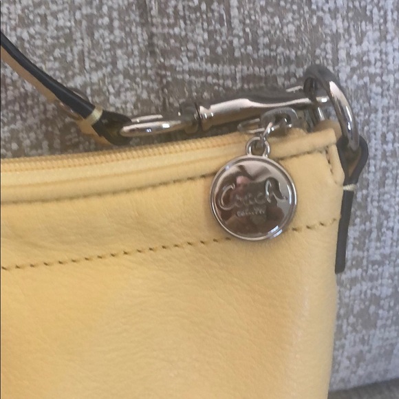 Coach yellow leather coach purse - Picture 5 of 6